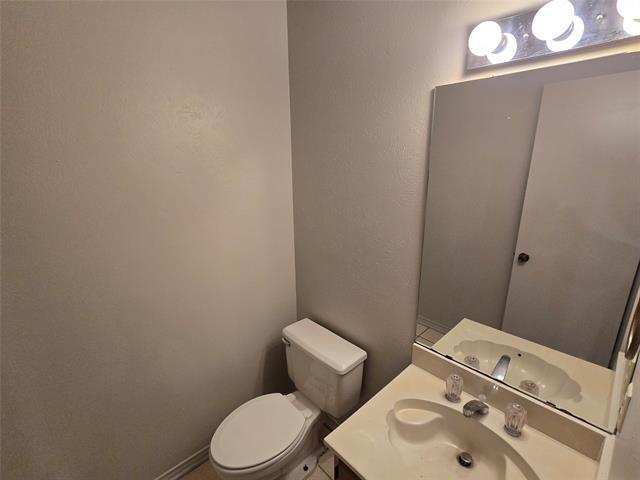 Building Photo - 900 Meadow Cir N