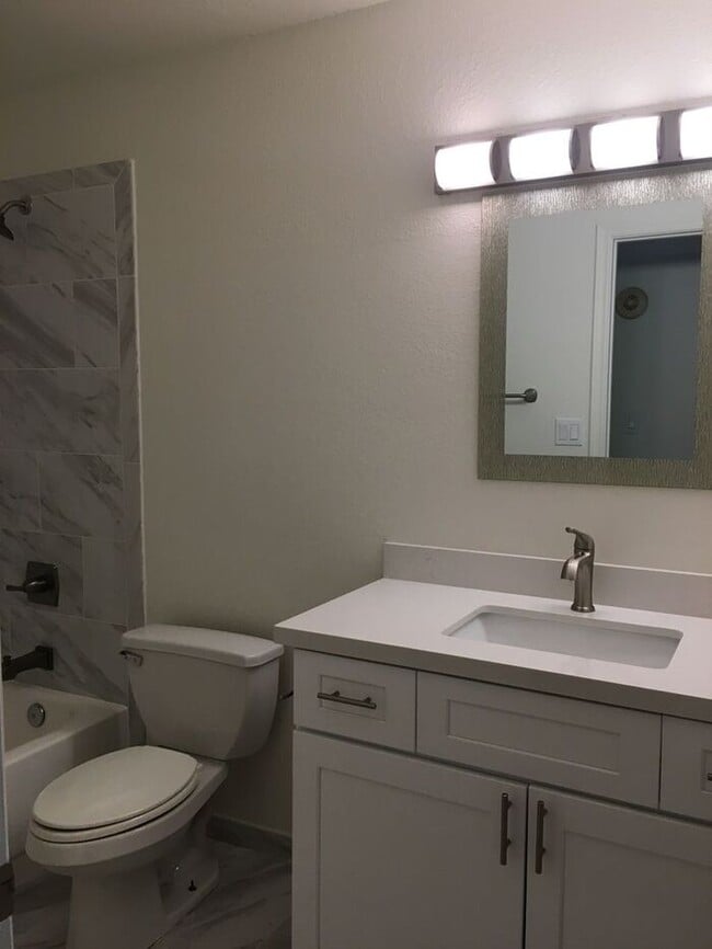Building Photo - COMING SOON! Adorable 2 Bed 2 Bath Condo i...