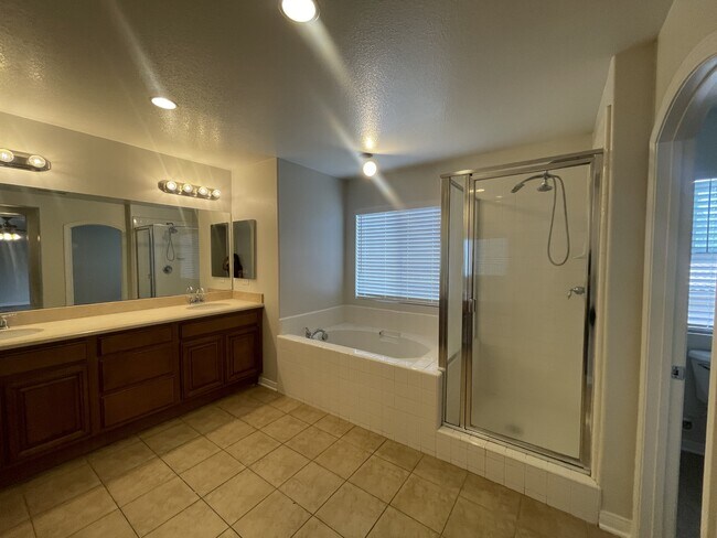 Building Photo - 37280 Parkway Dr