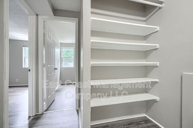 Building Photo - 902 Catawba Ct
