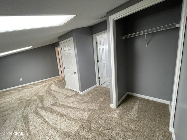 Building Photo - 127 Parker Village Cir