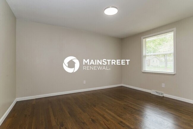 Building Photo - 4 Bedroom Pet-Friendly Home in KANSAS CITY, MO with Main Street Renewal