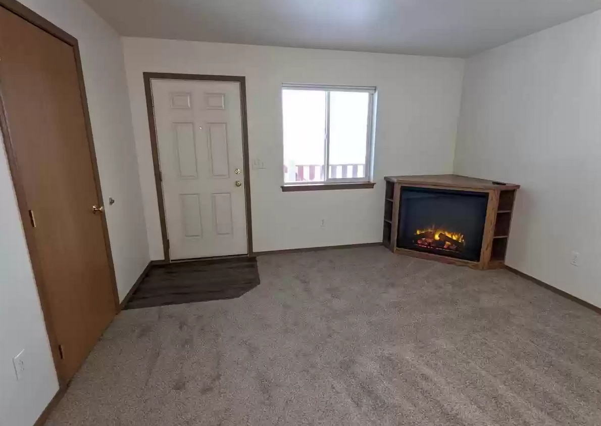 Electric Fireplace in Living Room - 6803 Tamarack Dr