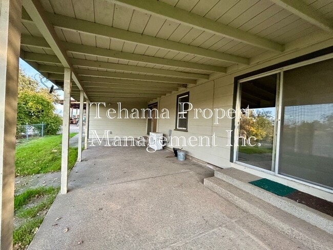Building Photo - Country home on a Rural Farm in Corning.
