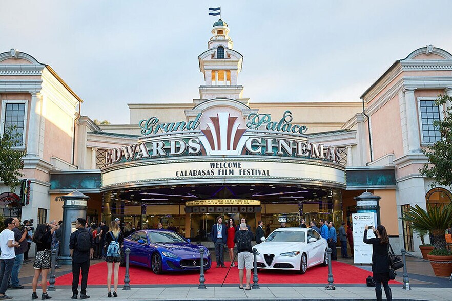 Building Photo - 4732 Park Granada