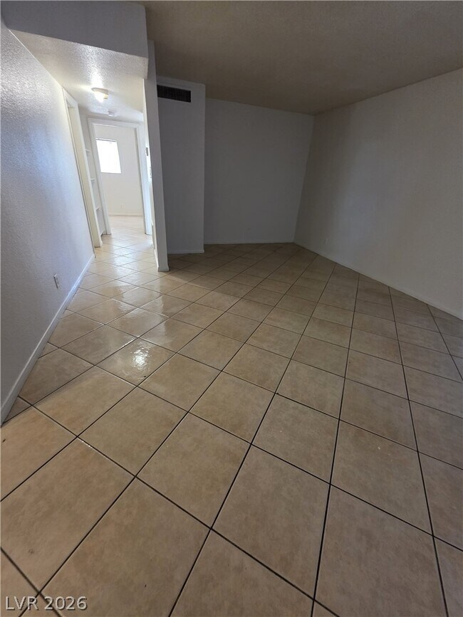 Building Photo - 412 W Monroe Ave