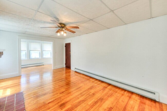 Building Photo - 377 Chandler St