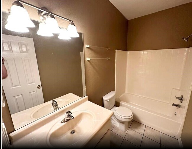 Building Photo - 9518 Ashville Dr