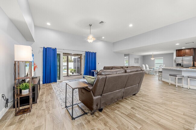 Building Photo - 1280 SW Kalevala Dr