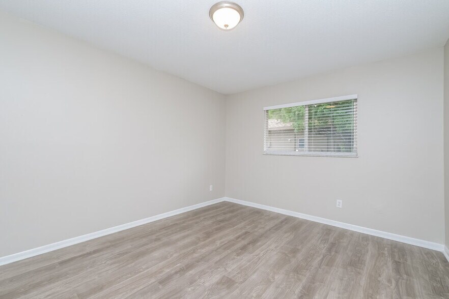 Building Photo - 10142 Bannister St