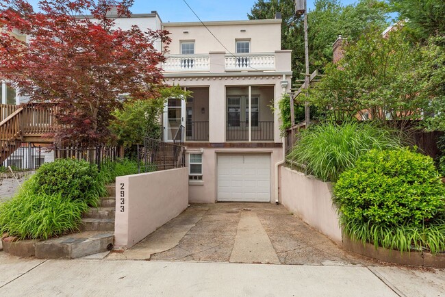 Building Photo - Available Now! 4 Bedroom  3.5  Bathroom Townhouse //Woodley Park// Garage, Driveway & 3 Levels of...