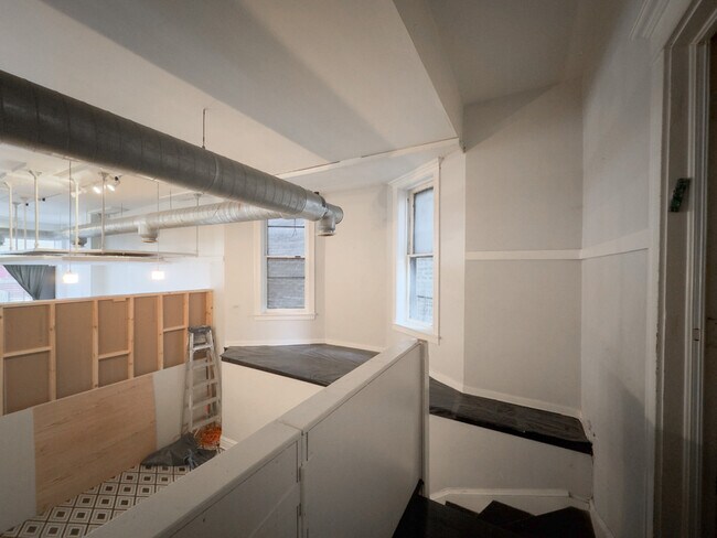 Building Photo - 723 W Wrightwood Ave