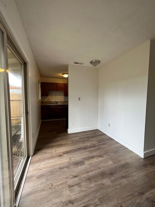 Building Photo - SFH 119 - Francis Duplex