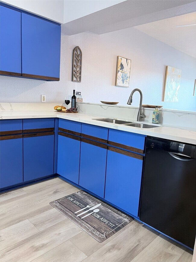 Building Photo - 18809 Egret Bay Blvd