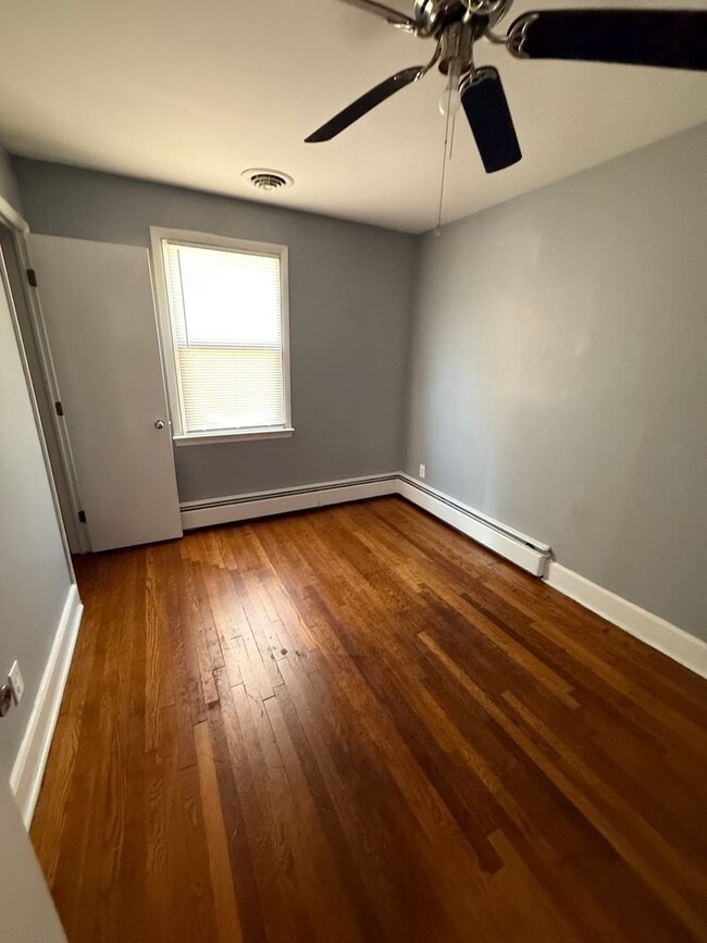 Building Photo - 4 Bedroom 2 Bath House in Richmond