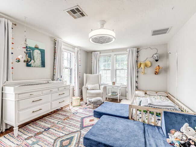 Building Photo - Beautiful 3bedroom/2 bathroom/1 Car Garage...
