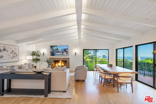 Building Photo - 9305 Beverlycrest Dr