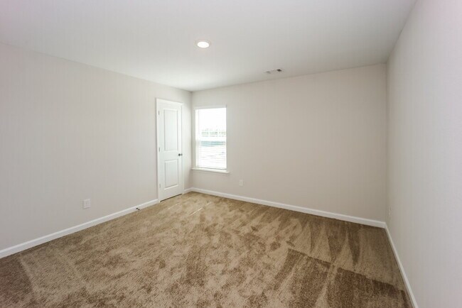 Building Photo - 486 Samara Ct
