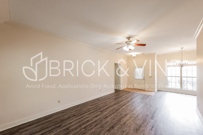 Building Photo - 5460 Virginia Way
