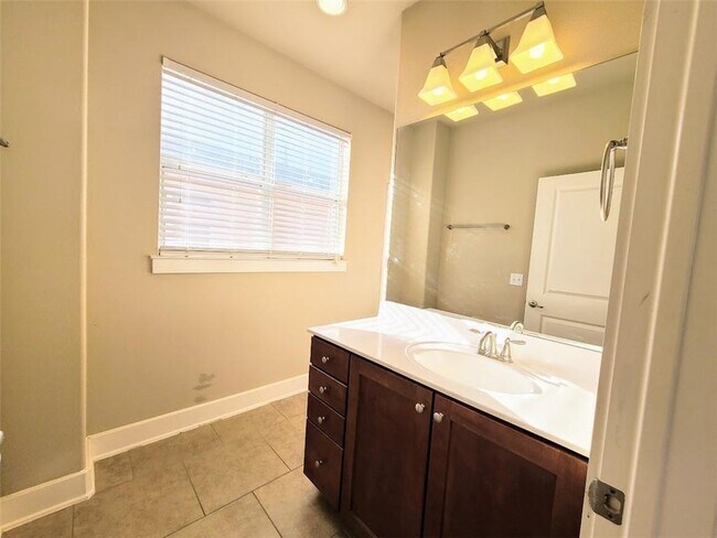 Building Photo - 1601 Miriam Ave