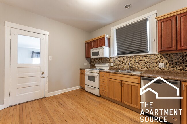 Kitchen - 1009 S Ridgeland Ave