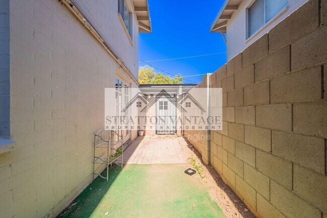 Building Photo - 4114 E Calle Redonda