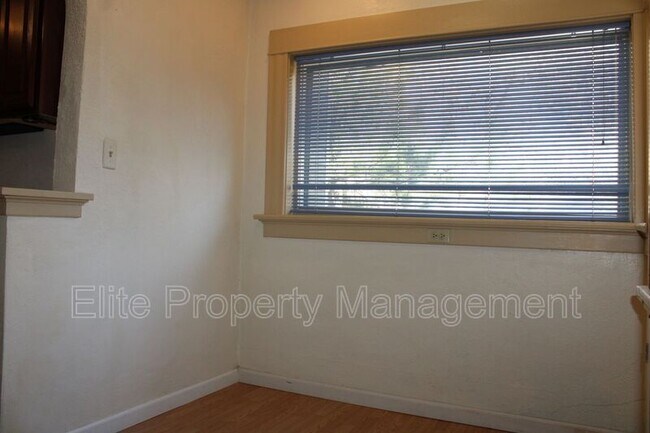 Building Photo - 511 W 13th St