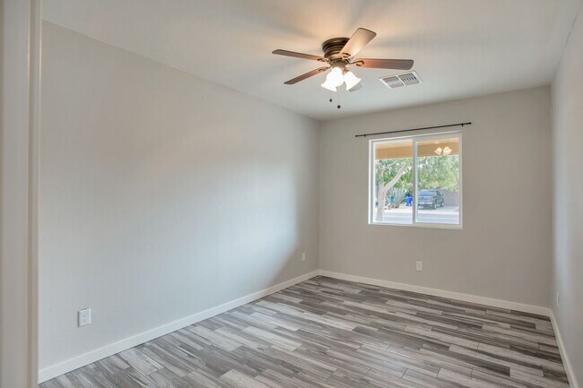 Building Photo - Modern Home with Pool in the Best ASU neighborhood