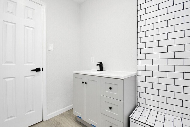 Building Photo - 262 De Boll St
