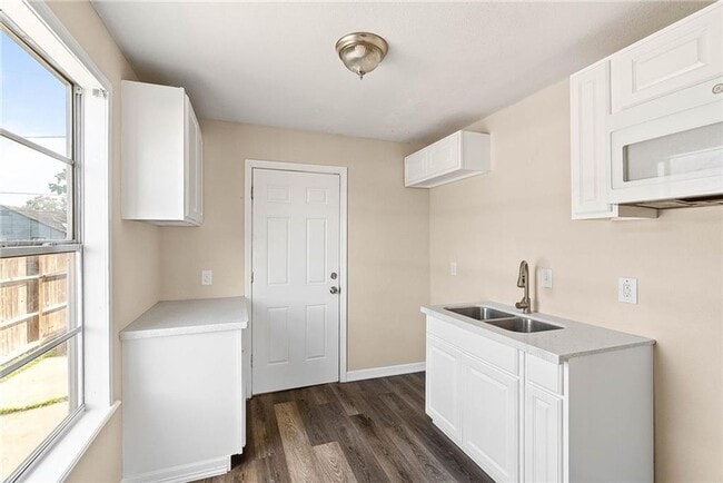 Building Photo - HOUSING VOUCHERS ACCEPTED