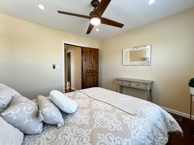 Building Photo - Beautifully Updated, Fully Furnished Napa Home Near Downtown