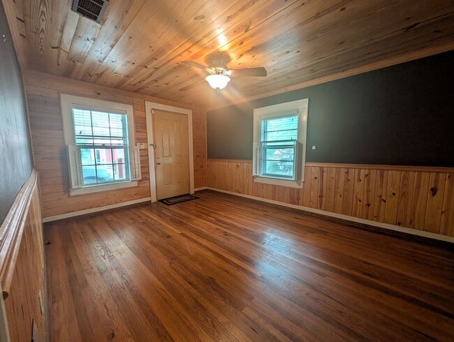 Building Photo - 6400 Gibson Ln
