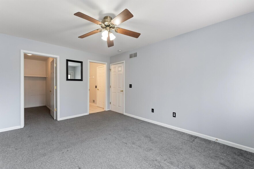 Building Photo - 512 W 12 Mile Rd