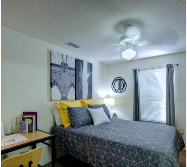 ROOM FOR RENT! Subleasing a 1BD 1BR in a 4BD - 1223 Legacy Terrace