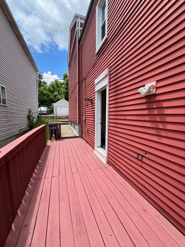 Building Photo - Updated 1BR 1 Bath house with office now available!