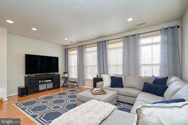 Building Photo - 3061 Waterloo Ln