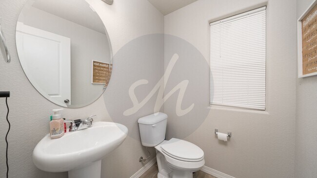 Building Photo - Three Bedroom  Home in Vantana