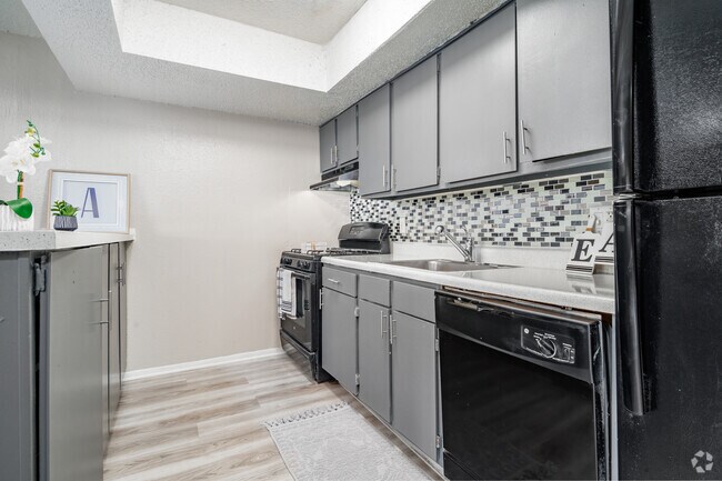 2BR, 2BA - 860SF - Kitchen - Altitude