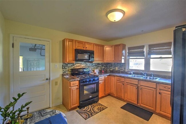 Building Photo - 11 Nolen Dr