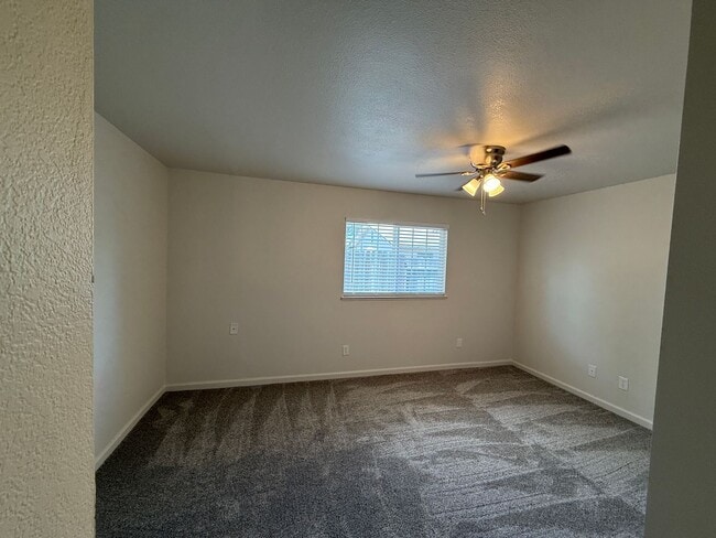 Building Photo - Updated single story near shopping and fre...