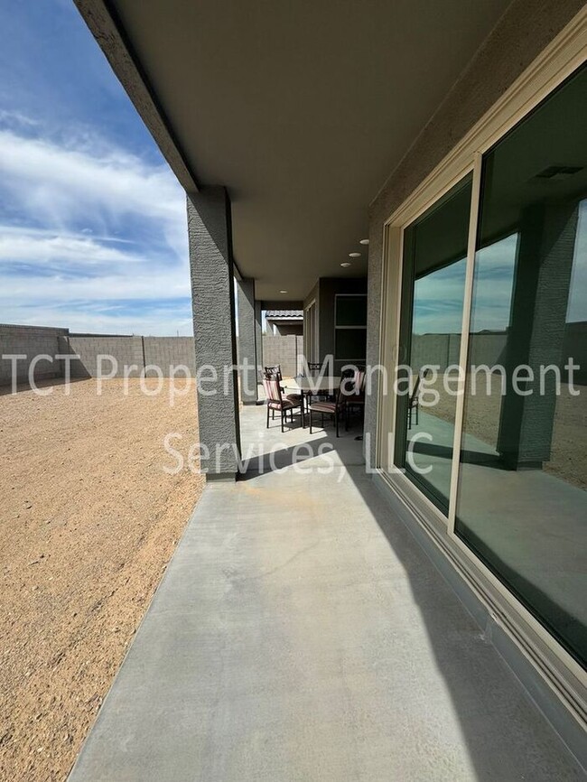 Building Photo - Beautiful newer home in San Tan Groves