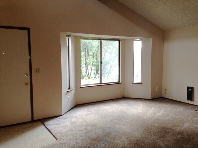 Building Photo - Easy Access to PCC Sylvania Campus, I-5