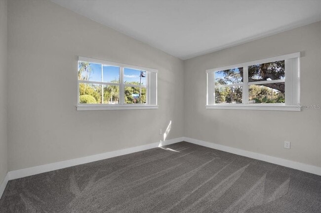 Building Photo - 1452 S Evergreen Ave