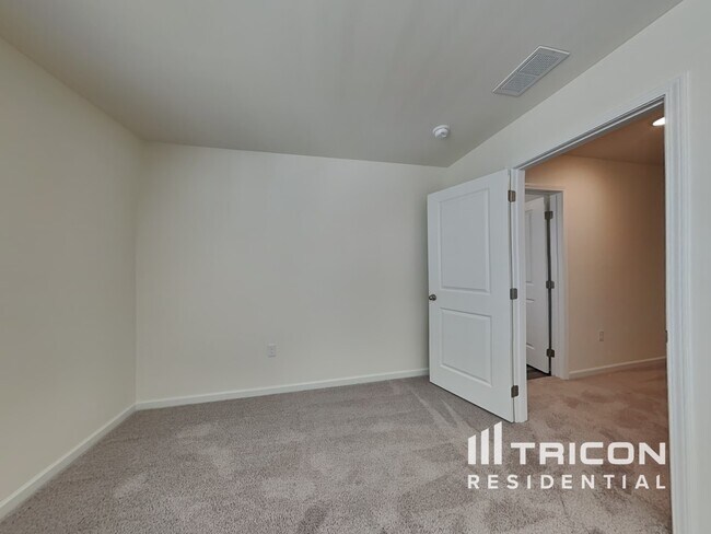 Building Photo - 1056 Large Poppy Dr