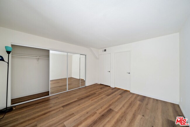 Building Photo - 870 Crenshaw Blvd