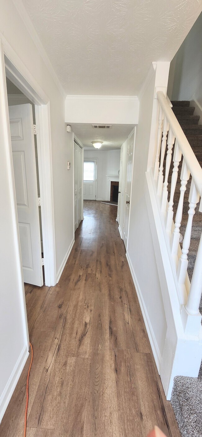 Building Photo - 5595 Executive Way