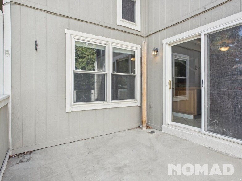 Building Photo - 2629 S Xanadu Way