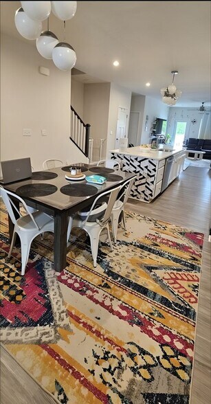 Building Photo - 7017 Old Evergreen Pkwy