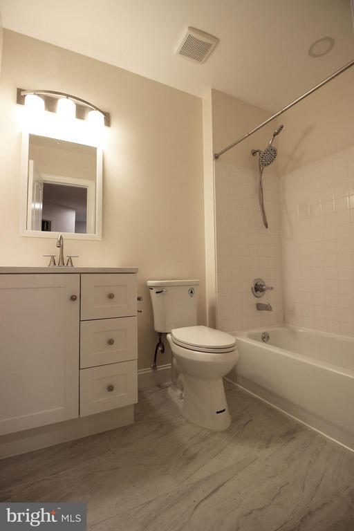 Building Photo - 141 Chevy Chase St