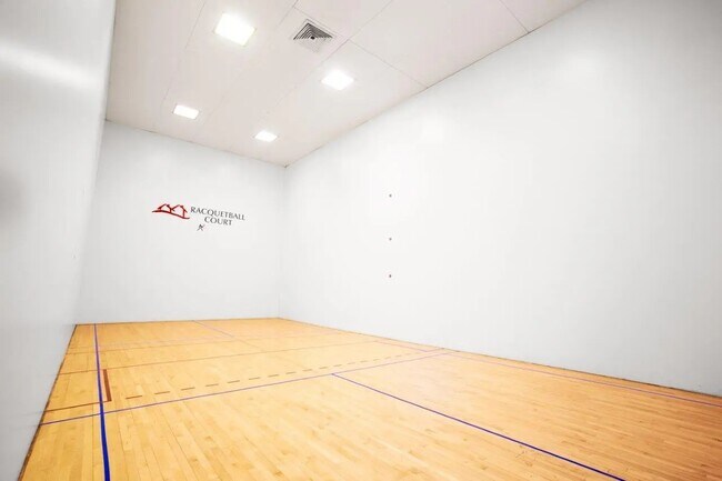 Building Photo - 4304 Chesapeake Dr